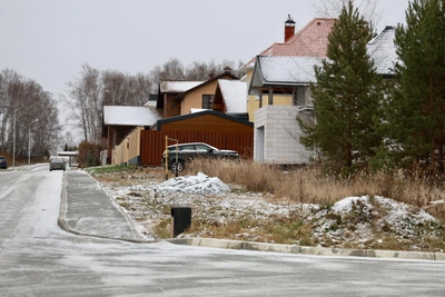 Покупатель в Тюмени приковал продавца наручниками, требуя 400 тысяч