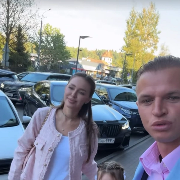 Дмитрий Тарасов и Анастасия Костенко с дочерью Миланой