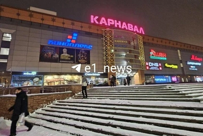 Антитеррористические учения проходят у ТРЦ Карнавал в Екатеринбурге