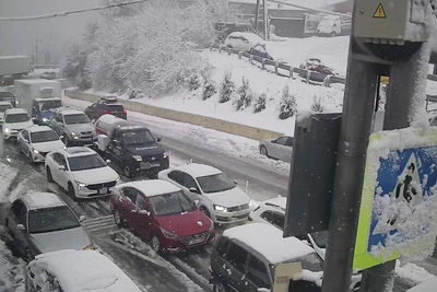 В Сочи эвакуируют машины для разгрузки горных дорог