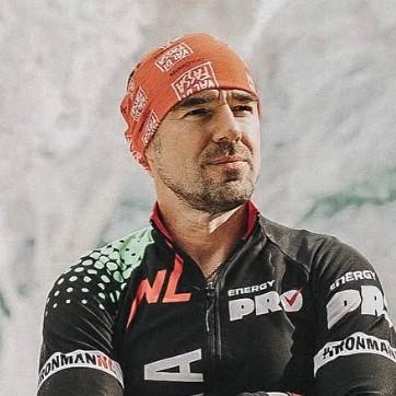 Любовница Товстика заявила о себе: «Полиночка, простушечка, пришло время узнать правду. Я подруга Ромы и не на один раз»