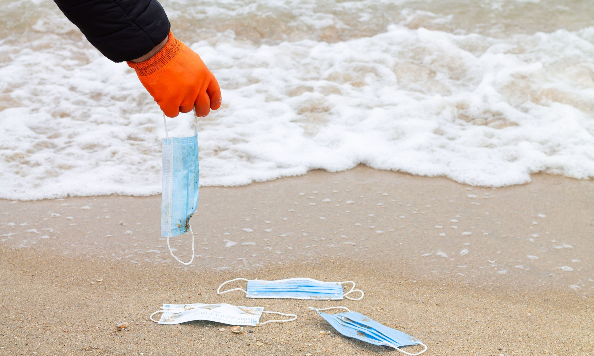 Подсчитано количество пластиковых отходов, попавших в океан из-за пандемии