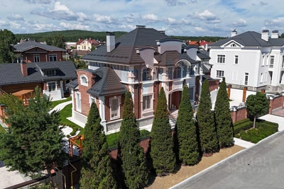 Элитный коттедж с ботаническим садом продают в Екатеринбурге