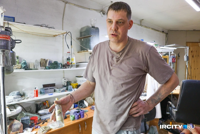 Алексей говорит, что о своем ремесле никогда не мечтал, но всегда хотел, чтобы работа была творческой | Источник: Ксения Филимонова / «ИрСити»