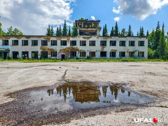 Типовое советское здание аэропорта | Источник: Булат Салихов / UFA1.RU