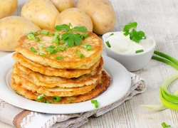 Сытные картофельные блины с зеленью: простой рецепт вкусного блюда, которое понравится всем домашним