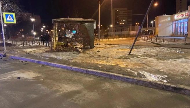 Таран ларька на Новаторов попал на камеру. Водителя с темным прошлым гнали по ЗСД и КАД | Источник: пресс-служба ГУ МВД по Петербургу и Ленобласти