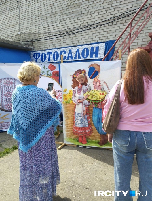 Гости с удовольствием фотографировались на фотозоне | Источник: Алина Климова