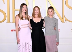 Черная комедия о культе работы: 3 причины посмотреть сериал «Сирены»