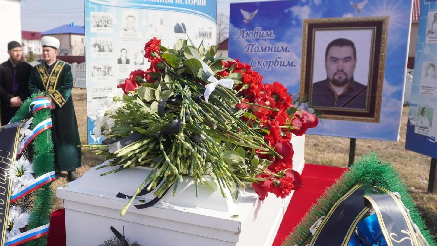 «Пациенты навсегда запомнят его доброту»: как простились с врачом из Башкирии, погибшим при крушении батискафа в Египте