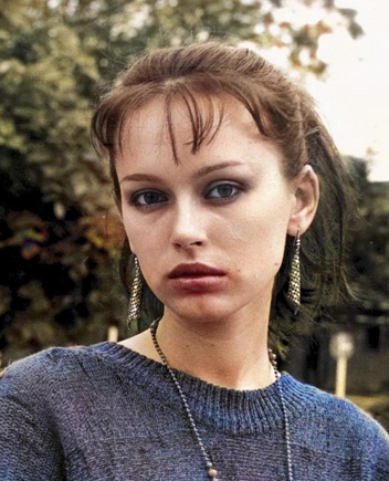 «Я в 21»: Хмельницкая, Повереннова, Иванова поделились архивными фото и поностальгировали о юности