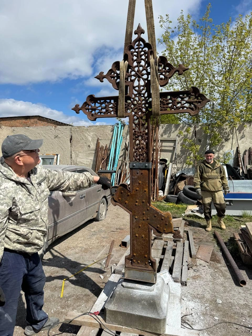 Могильный крест, который своими силами восстановили участники «Каинского братства» | Источник: предоставлено Виталием Колмогоровым