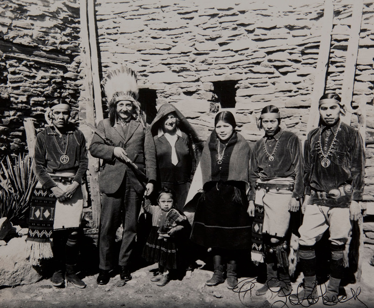 Вождь Относительность: как Эйнштейн с американскими индейцами фотографировался