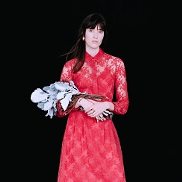 Модель в платье от Finery London | Источник: Пресс-служба