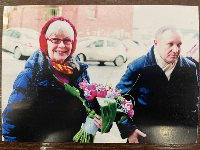 Марина Влади приезжала перед открытием «Высоцкого» в 2010 году. Когда Гавриловский подвел ее к скульптуре Влади и Высоцкого у «Антея», актриса с юмором сказала: «Мне к своему памятнику идти пока рано» | Источник: Андрей Гавриловский