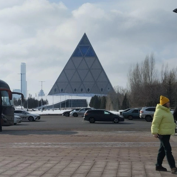 Дворец мира и согласия построен британским архитектором Норманом Фостером | Источник: Ольга Якунчева / 59.RU