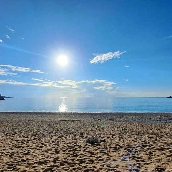 Много бухт и диких пляжей | Источник: Евгений Рубе