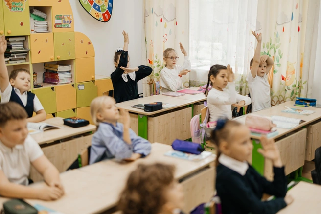 Педагоги также помогают детям учиться работать вместе | Источник: Ксения Зимина