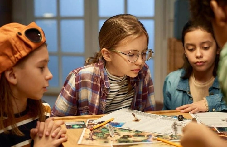 Настольные игры своими руками: 5 идей из подручных средств | Источник: Pressmaster/Shutterstock/Fotodom.ru