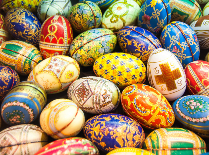 9 способов покрасить яйца на Пасху (и какой цвет нельзя использовать)