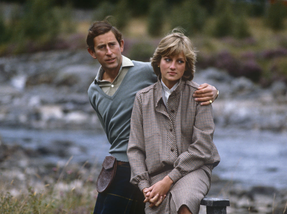 Принц и принцесса Уэльские во время медового месяца в замке Балморал, Шотландия, 19 августа 1981 | marieclaire.ru