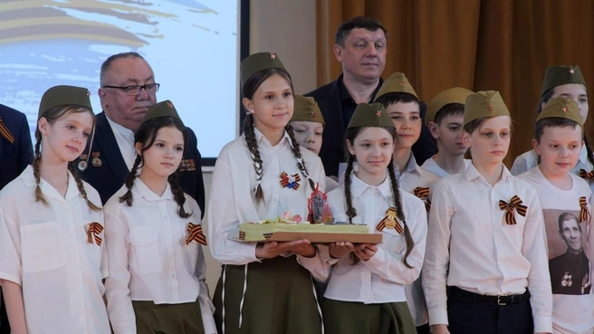 Праздничный концерт и фестиваль «Мы этой памяти верны» — красивая традиция и возможность для школьников продемонстрировать свои таланты | Источник: Михаил Драков