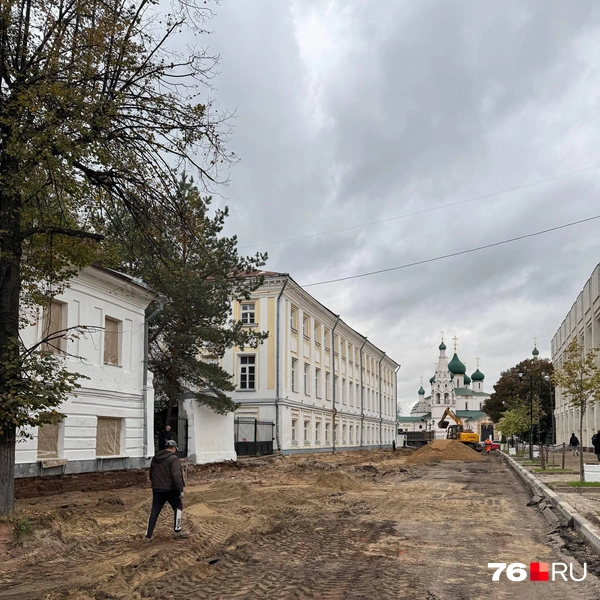 На участке работает дорожная техника | Источник: Александр Куренной / 76.RU