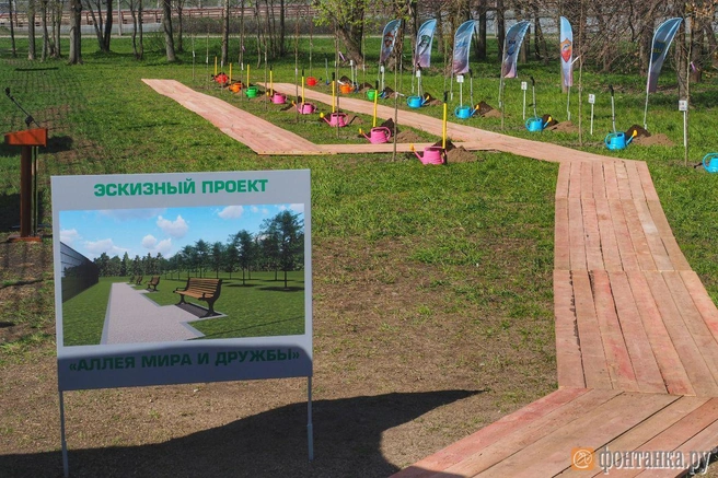 В саду «Спартак» заложили аллею Мира и дружбы | Источник: Михаил Огнев, "Фонтанка.ру"