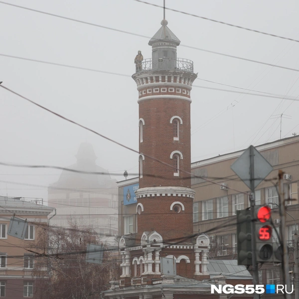 Пожарный всегда наблюдает за городом с каланчи | Источник: Евгений Софийчук / NGS55.RU
