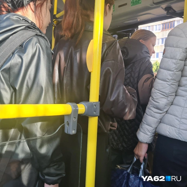 Поездка была недолгой, потому что новая маршрутка сломалась | Источник: Светлана Коновалова / YA62.RU