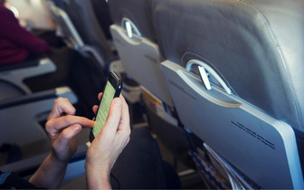 Зачем в самолетах просят выключать электронные приборы?