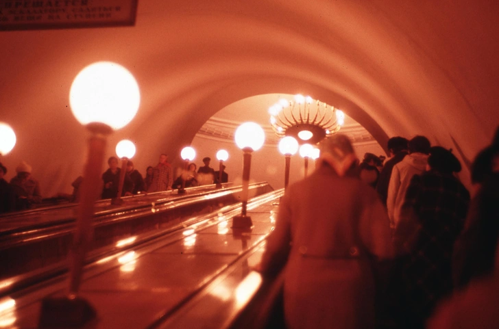 Эскалатор в московском метро, 1973 г. | Источник: Getty Images