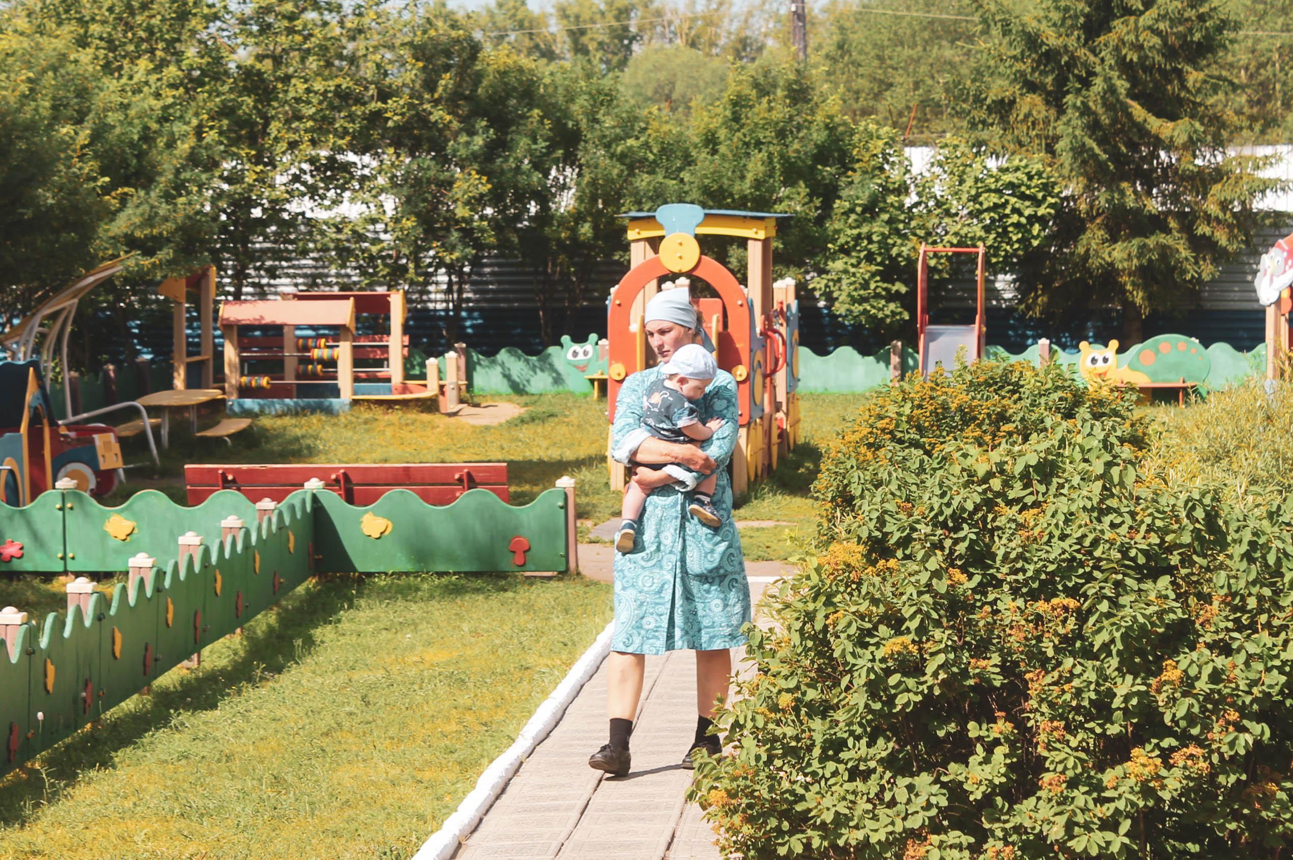 «Говорим им, что это детский сад»: как живут малыши в доме ребенка при женской колонии — репортаж