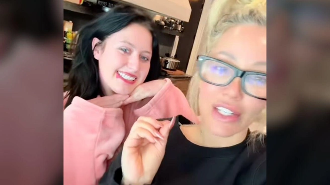 Bailee DeFord часто появлялась в видео своей мачехи в соцсетях | Источник: @xomgitsbunnie/Instagram