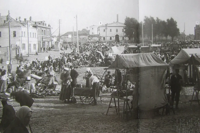 Осторожная площадь в базарный день (1920–1925 годы) | Источник: И. И. Иванов / Книга «Неизвестный Нижний Новгород» / Pastvu.com