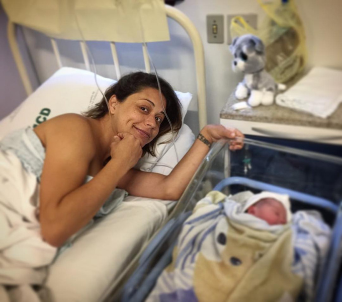 Экс-солистка группы «Сливки» родила сына в Бразилии