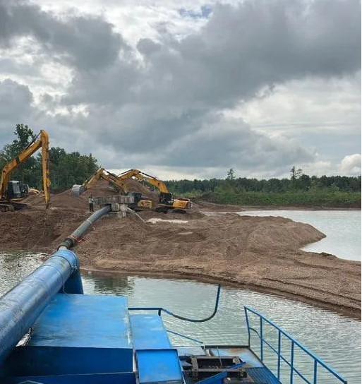 Песчаный карьер, который видно из космоса, продают на реке под Уфой