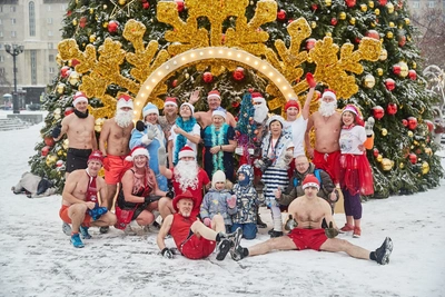 Ежегодный забег Дедов Морозов и Снегурочек в Новосибирске