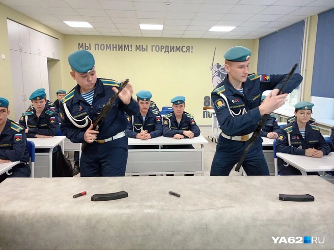 Военная подготовка — одна из главных дисциплин в кадетском классе | Источник: Анастасия Фокина / YA62.RU