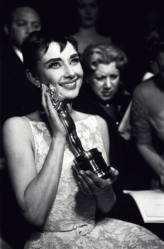 Легенды «Оскара»: самые известные платья в истории премии