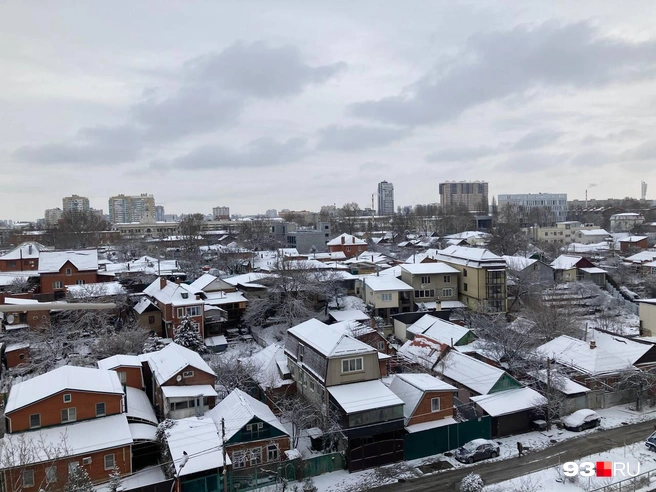 В ночь на 16 февраля в Краснодаре выпал снег, и пока таять он не собирается | Источник: Виктор Дереза 