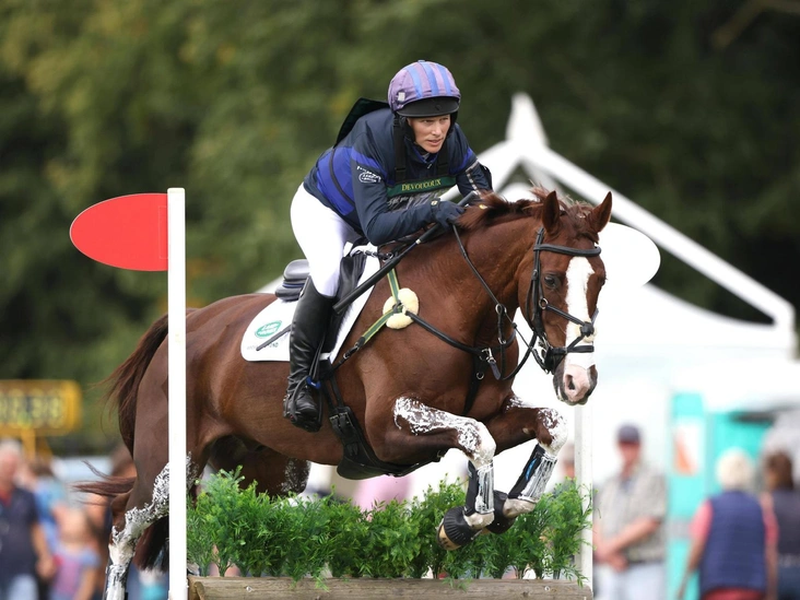 Зара Тиндолл на скачках Class Affair в Стэмфорде, 3 сентября 2022 год