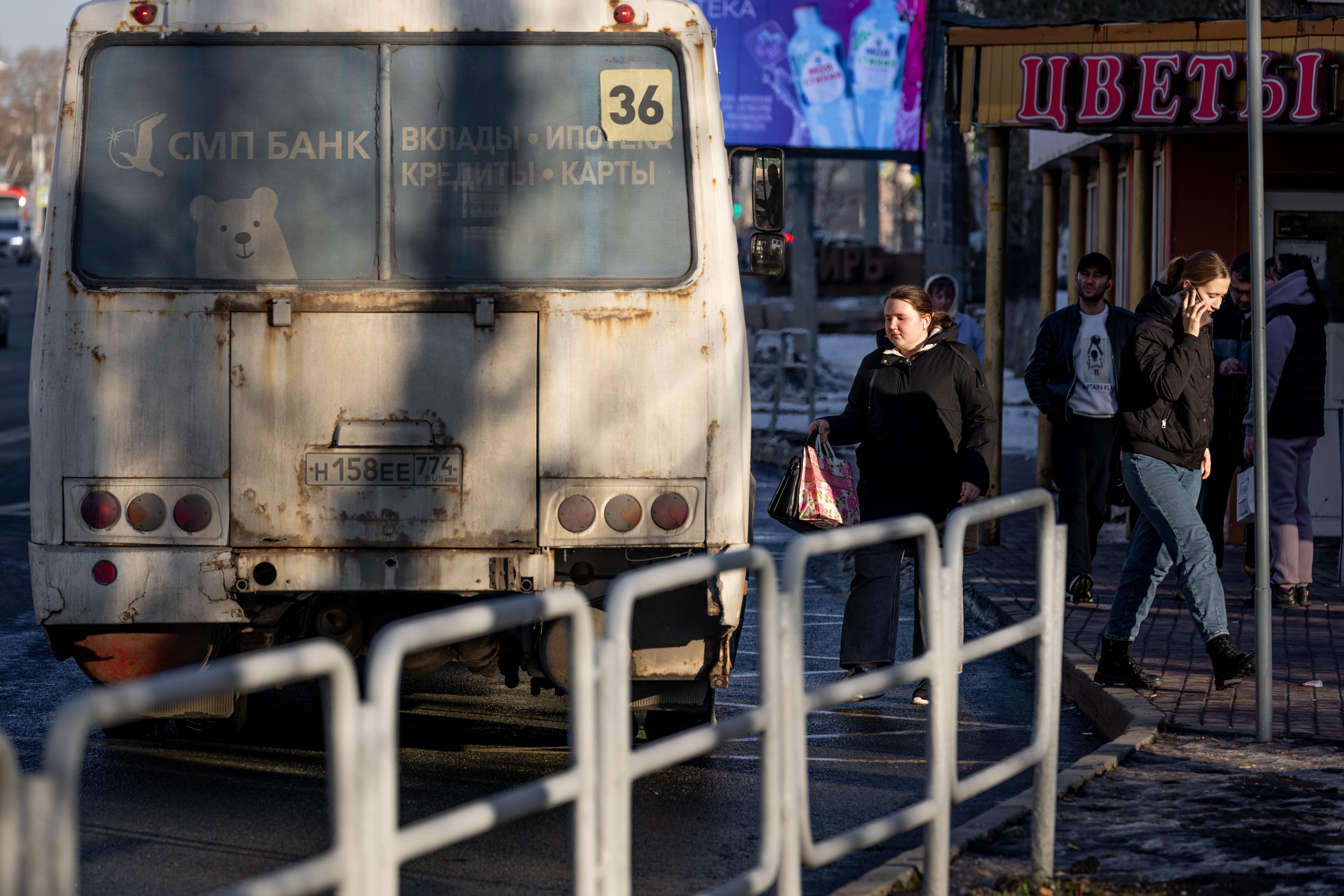 «Даже если втиснешься, приедешь в состоянии фарша»: журналист осталась без машины и испытала ужас от общественного транспорта