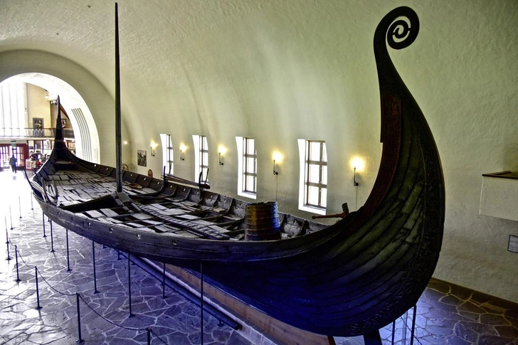 Осебергская ладья | Источник: Larry Lamsa, CC BY 2.0, via Wikimedia Commons