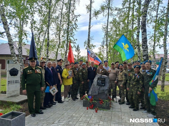 В церемонии приняли участие бывшие и действующие военные | Источник: Сергей Энквист/ NGS55.RU