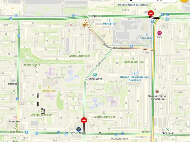 На Демьяновской улице пробки возникают даже в ранние утренние часы | Источник: 2ГИС