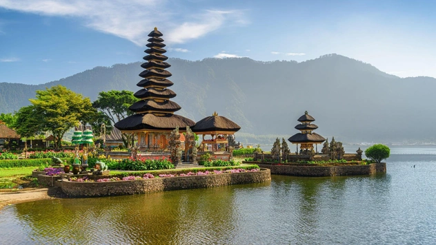 5 самых красивых храмов Азии на воде