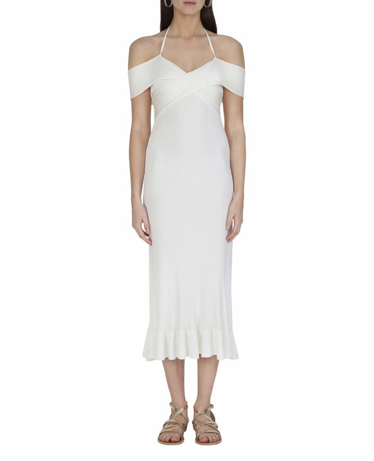 Так выглядит муза: белоснежное платье со спущенными рукавами модели Фриды Аасен