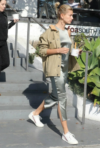 Хейли Бибер в Лагуне-Бич | marieclaire.ru