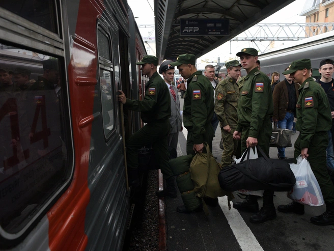 График отправки призывников на службу остается прежним. | Источник: Сергей Николаев / Fontanka.ru